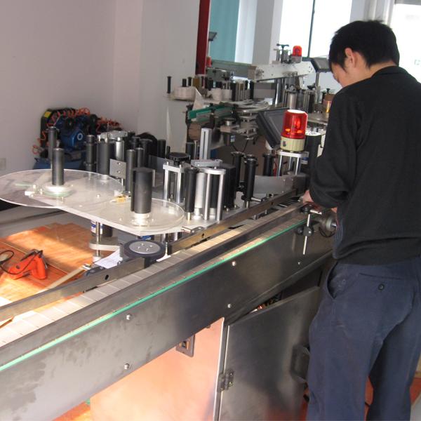 Siemens PLC automātiskā marķēšanas mašīna ar pudeles atdalītāju ūdens pudelēm