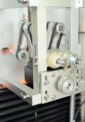 Vāciņa un korpusa blīvēšanas saraušanās uzmavu marķēšanas mašīna ar divām galvām