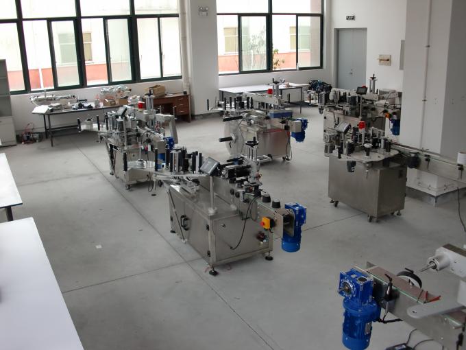 Ātrgaitas divpusēju uzlīmju uzlīmēšanas mašīnas hidrauliskā eļļa