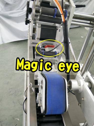 Ātrgaitas Delta servo marķēšanas motora vadītāja flakona marķēšanas mašīna mazām apaļām pudelēm