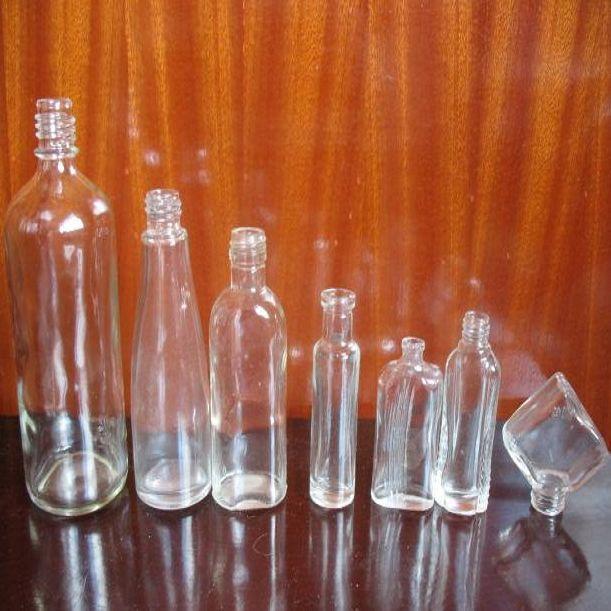 Liela ātruma labākā cena SUS304 Ekonomiskā automātiskā pašlīmējošo uzlīmju flakonu marķēšanas mašīna