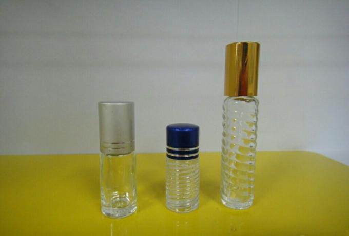 Automātiska maza apaļa pudeles horizontāla flakona marķēšanas mašīna pašlīmējošai uzlīmei