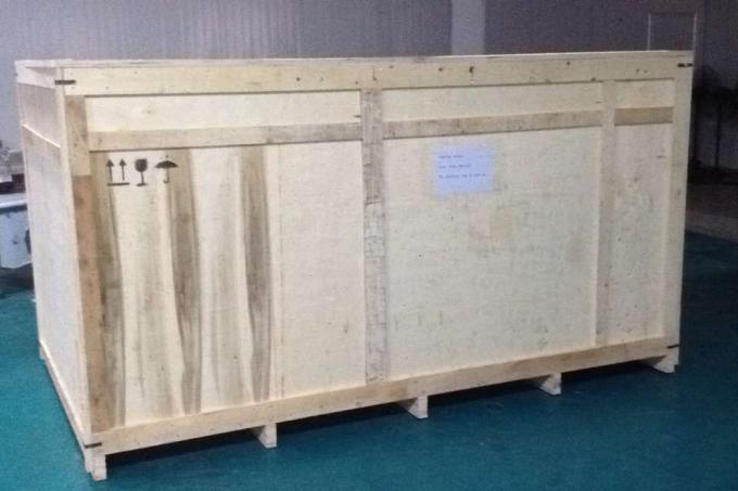 Alumīnija sakausējuma Opp flakona marķēšanas mašīna apaļai pudelei, rūpnieciskā marķēšanas mašīna