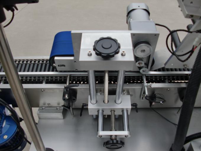 Konveijera motora HY zīmola flakonu marķēšanas mašīna, 7. akumulatora uzlīmju uzlīmēšanas mašīna elektronikai