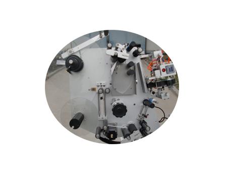 Papīra cauruļu marķēšanas mašīna 500 rullīšu gulējamā pašlīmējošā auduma uzlīmes etiķete