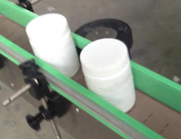 Apaļas pudeles marķēšanas mašīna, pudeļu pildīšanas un etiķetēšanas mašīna malto cukuru burkai