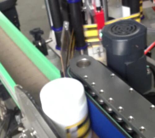 Apaļas pudeles marķēšanas mašīna, pudeļu pildīšanas un etiķetēšanas mašīna malto cukuru burkai