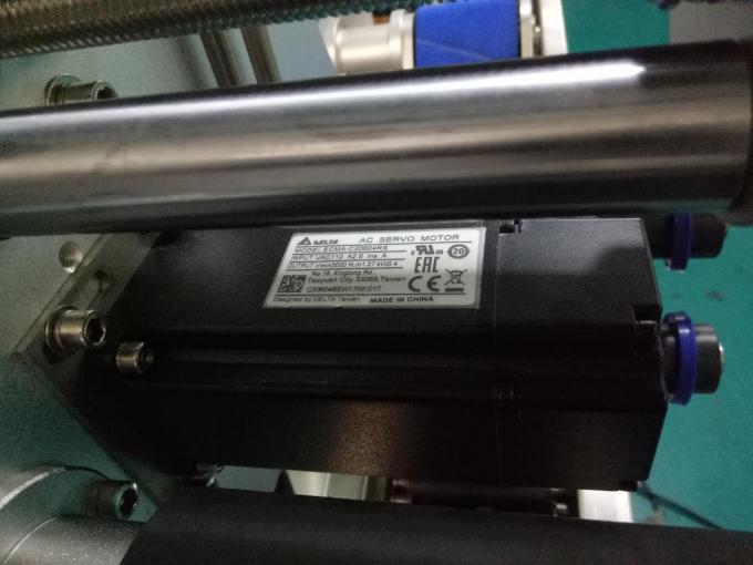 SUS304 Kabineta divpusēja kvadrātveida pudeles uzlīmju marķēšanas mašīna ar personīgās higiēnas līdzekļiem