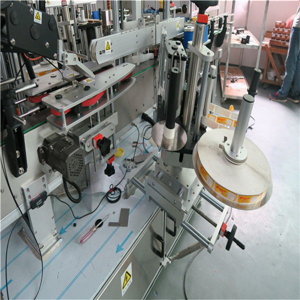 Trīs lineāras pašlīmējošas etiķetes mašīna priekšā / aizmugurē / kaklā Dzērieni / Pārtika / Dienas ķīmija