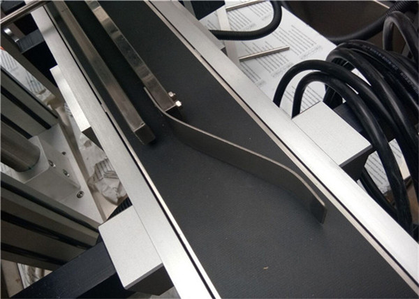 Automātiska pudeles / burkas / konteinera augšējā marķēšanas mašīna