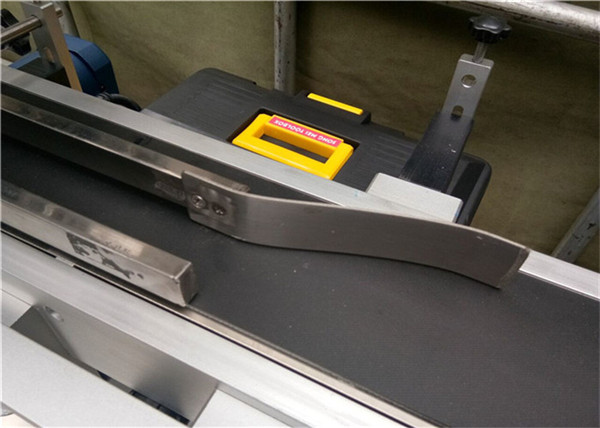 Automātiska pudeles / burkas / konteinera augšējā marķēšanas mašīna