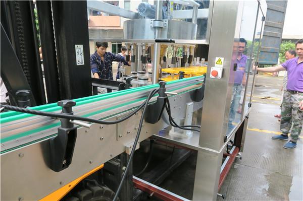 Efektīva pudeles rotācijas uzlīmju marķēšanas iekārtas aprīkojuma PLC skārienekrāns