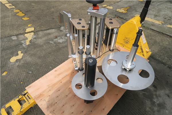 Apaļa pudeles rotējošā etiķete ar rotācijas trauku marķēšanas mašīnu sistēmu