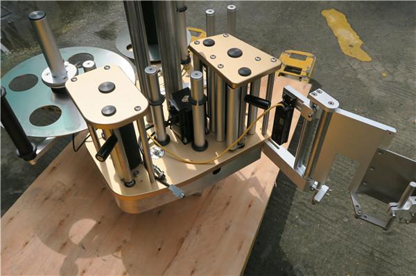 Ātrgaitas rotācijas uzlīmju marķēšanas mašīna ar rotācijas funkciju