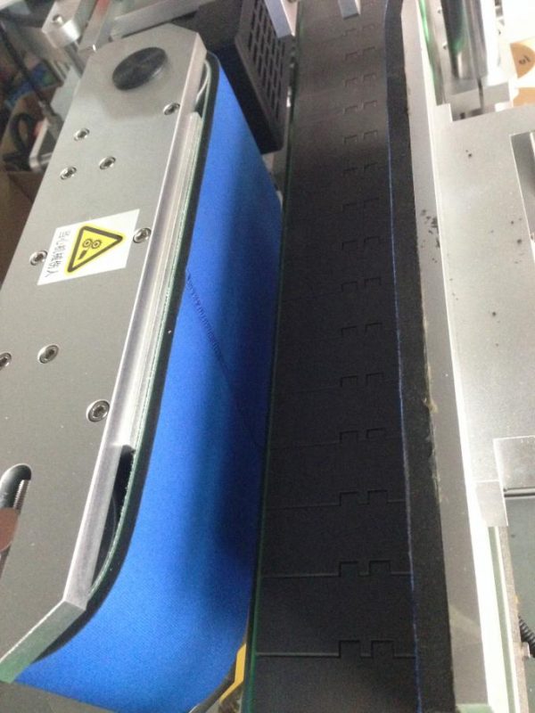 Pašlīmējošā uzlīmēšanas mašīna, vienas / dubultās sānu etiķešu uzklāšanas mašīna pudeļu vāciņam