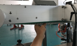 augšējā spiediena mehānisma augšējo pudeļu automātiskā pudeļu marķēšanas mašīna ar CE sertifikātu