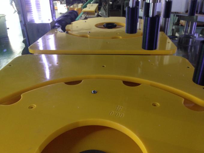 Augstas ražošanas vīna / alus pudeles marķēšanas mašīna, apaļa pudeles etiķete