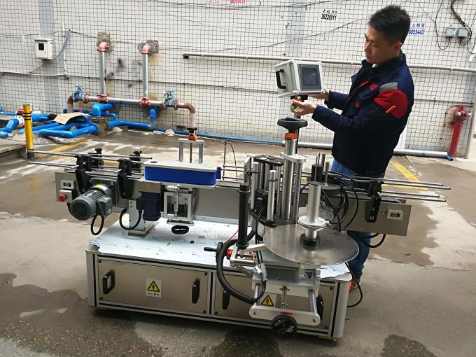 Pilnīgi automātiska apaļas pudeles uzlīmju marķēšanas mašīna (jostas tips)