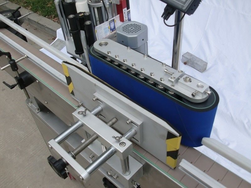 China Aerosol can automātiska apaļas pudeles etiķetēšanas mašīna 20-200 gab / min flakonu pašlīmējošajam piegādātājam