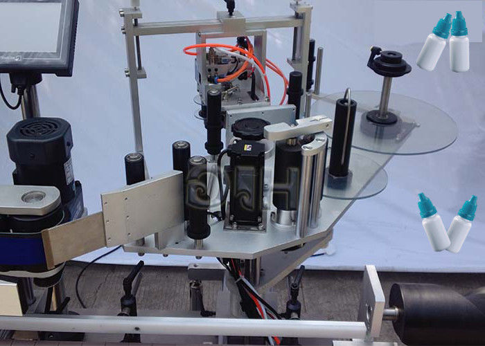 Ķīnas augšējās / apakšējās malas vertikālās uzlīmes apaļas pudeles marķēšanas mašīna ar automātisku piegādātāju