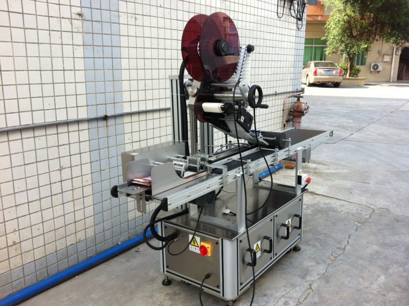 Ķīnas elektropiedziņas augšējās marķēšanas mašīnas, pašlīmējošo uzlīmju marķēšanas mašīnas piegādātājs