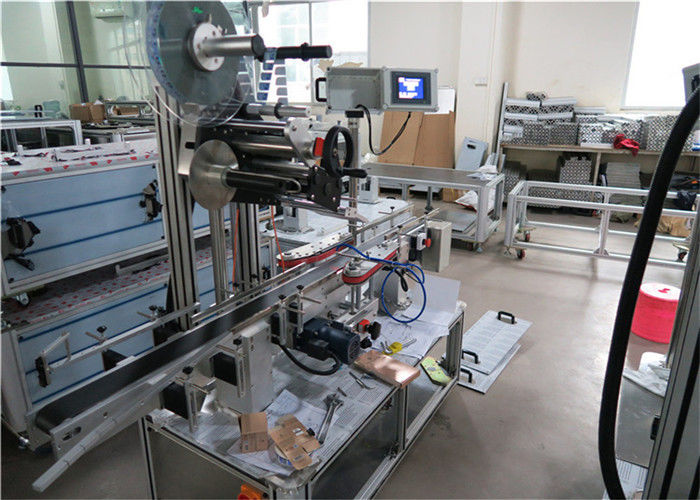 Ķīna 1-50m / min ātruma augšējo etiķešu uzklāšanas iekārtu plakanām virsmām piegādātājs