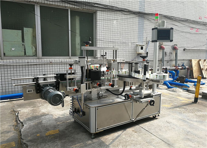 Pašlīmējoša etiķetes mašīna plakanai pudelei, etiķešu uzklāšanas mašīna pudelēm