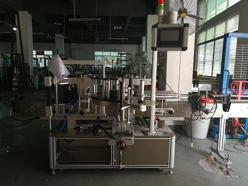 Ķīna Double Side plastmasas pudeles marķēšanas mašīna / automātiskais pudeles marķētājs piegādātājs